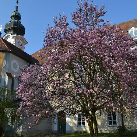 Готель Haus Der Begegnung Heilig Geist Бурґгаузен Екстер'єр фото